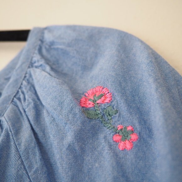 Velvet by Graham & Spencer Kira Blue Flower Floral Embroidered Top sz M - Picture 9 of 12